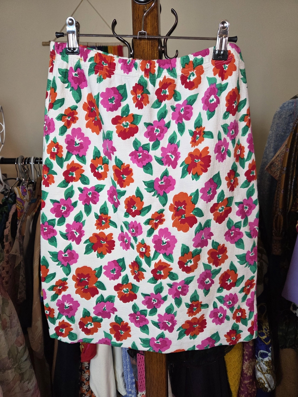 Floral Pencil Skirt in White with Pink & Red Flowers 80s 90s Vuntage 100% Cotton